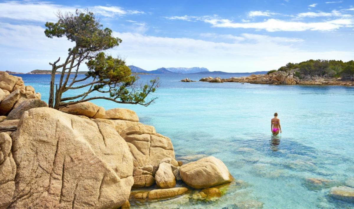 Valentina Costa Smeralda Vista Mar Cugnana Verde